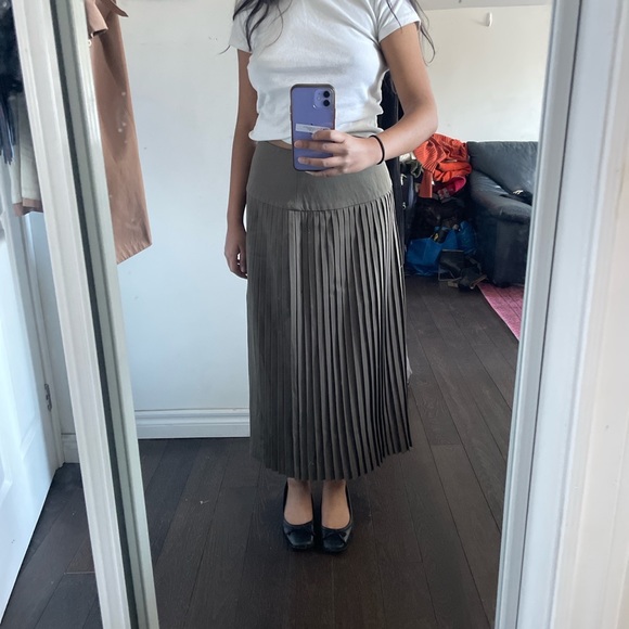 pleated vintage wool skirt - Picture 3 of 3